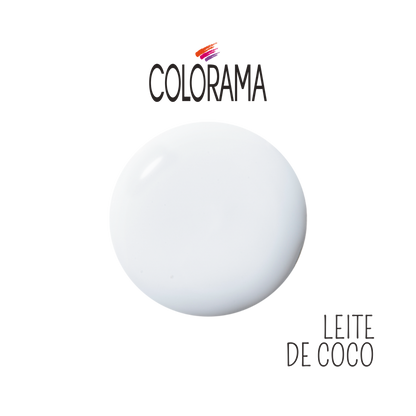 A detailed shot of a creamy white liquid drop with the label "LEITE DE COCO" under the Colorama logo captures an inviting vibe. The image highlights Colorama's vegan 6FREE formula, drawing inspiration from coconut milk for its regular nail polish in Creamy White, available in an 8 ml bottle.