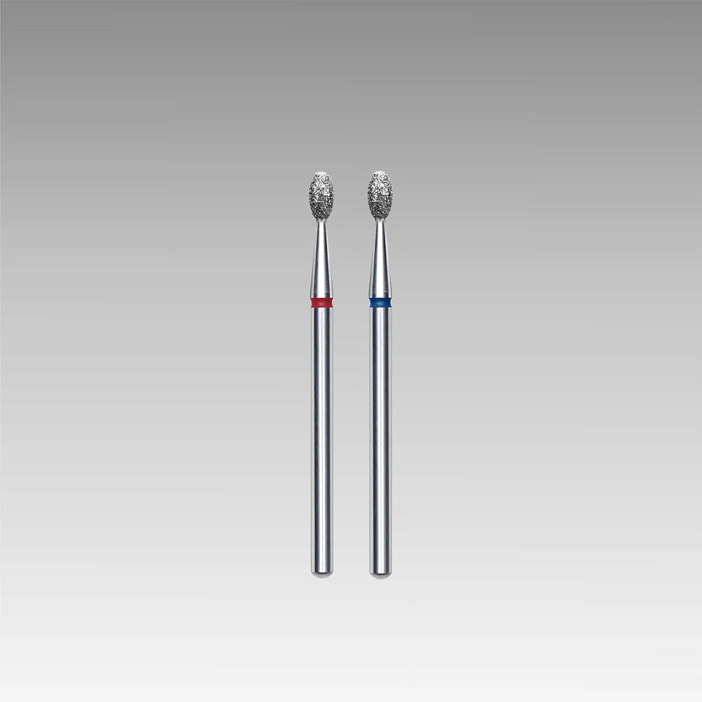 Two STALEKS PRO Diamond Nail Drill Bits Olive EXPERT (2.5mm head, 5mm working part) stand upright side by side; each has an oval textured tip and features either a red or blue ring near the tip. Ideal for hardware manicures.