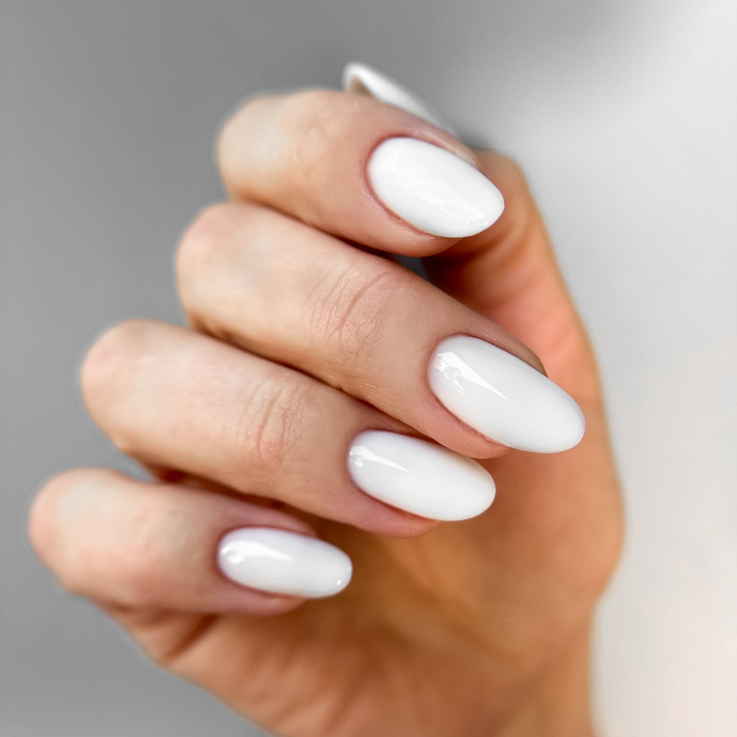 https://cdn.shopify.com/s/files/1/0695/2219/4688/files/PERLE_nails_12300b8a-aaa4-4944-a021-a71e0ad315b1.jpg?v=1758285374